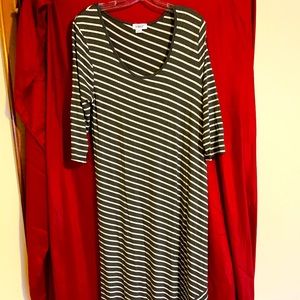 Gray/white striped maxi with 3/4 sleeves